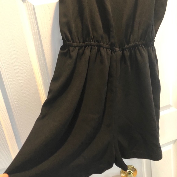 Ali & Jay Strappy Bodice Romper: Size Medium - Picture 11 of 11